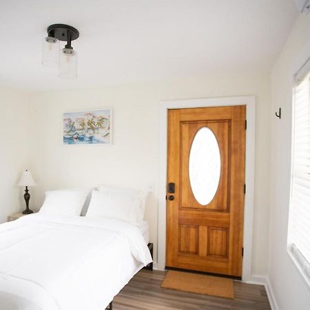 Cozy Studio - Blocks From The Ocean! Джексонвілл-Біч Екстер'єр фото
